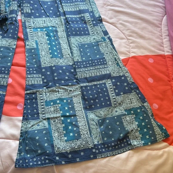 Set - Picture 2 of 3